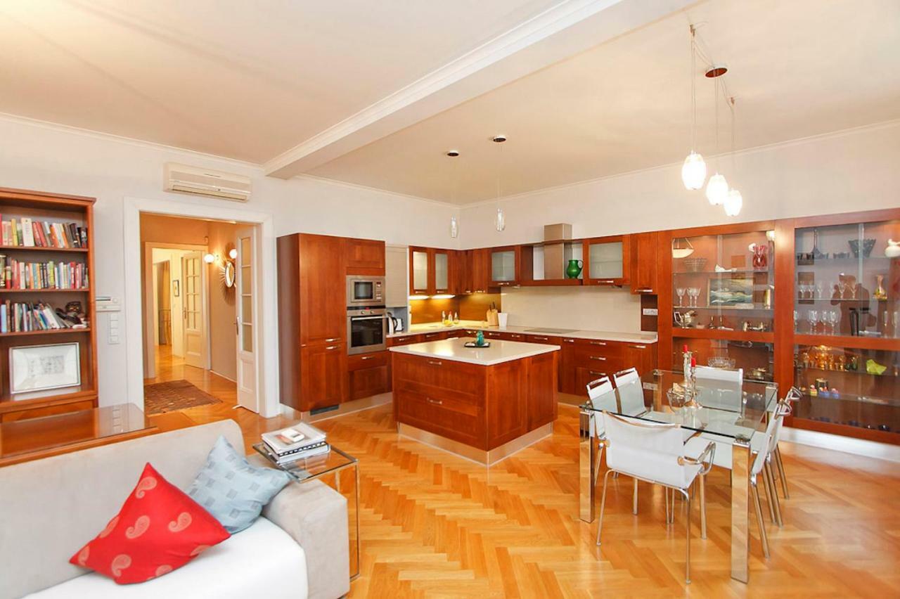 Apartamento Spacious Elegance In The Heart Of Old Town